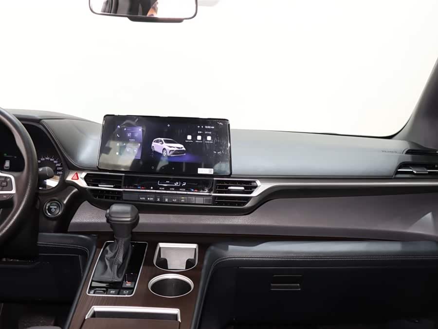 Toyota Granvia 2025 car image #16