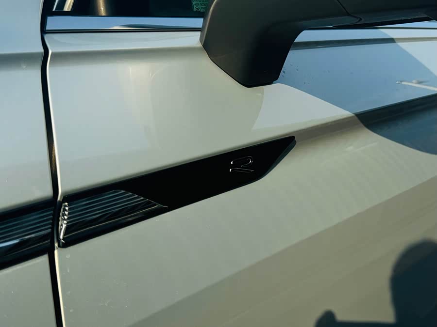 Volkswagen Tiguan L 2021 car image #16