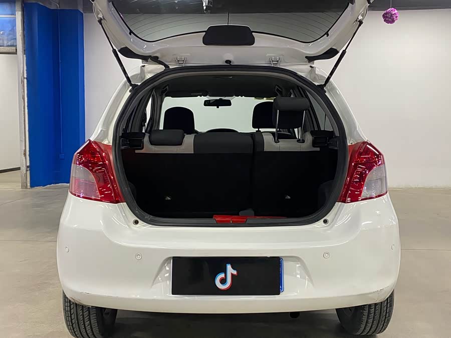 Yaris 2012 immagine di auto #16