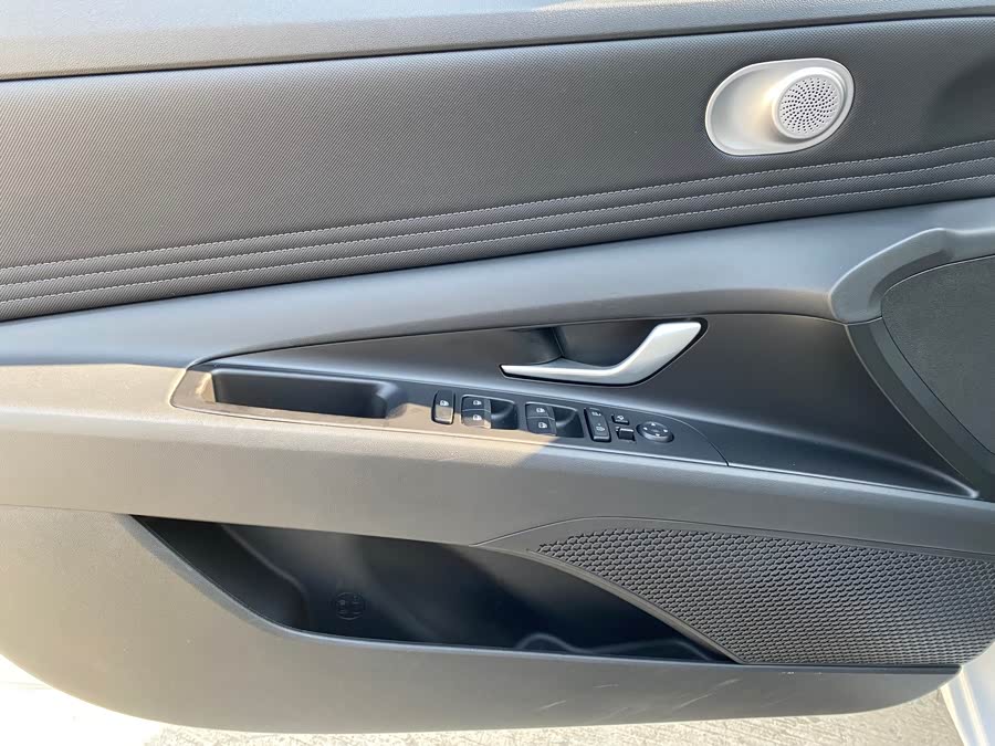 Hyundai Elantra 2022 car image #16