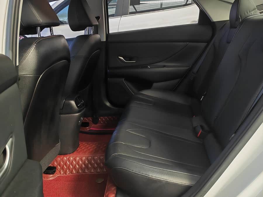 Hyundai Elantra 2023 immagine di auto #16