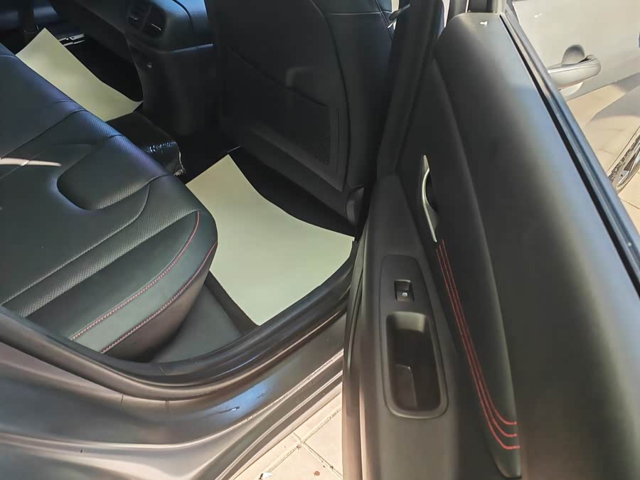 Hyundai Elantra 2023 immagine di auto #16