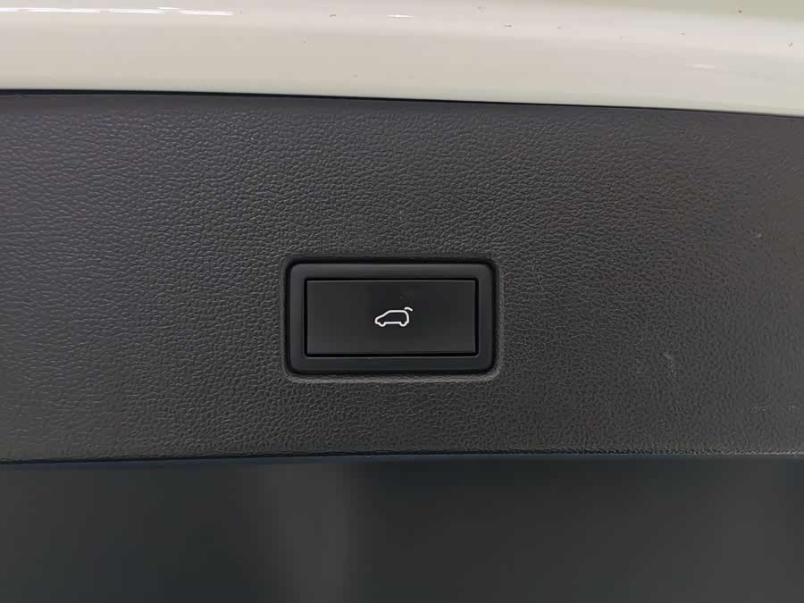 Volkswagen T-Roc 2021 car image #16