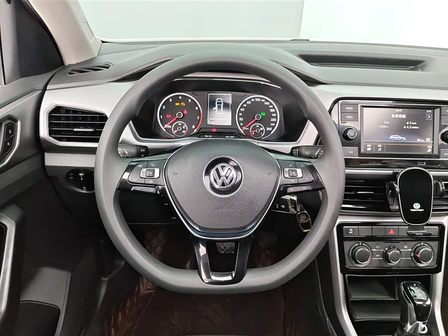 Volkswagen T-Cross 2019 car image #16