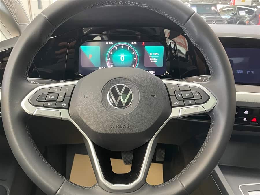 Volkswagen Golf 2023 car image #16