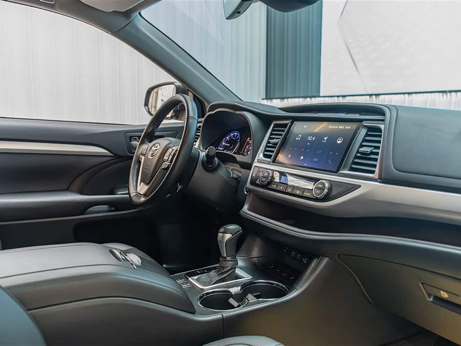 Toyota Highlander 2021 car image #16