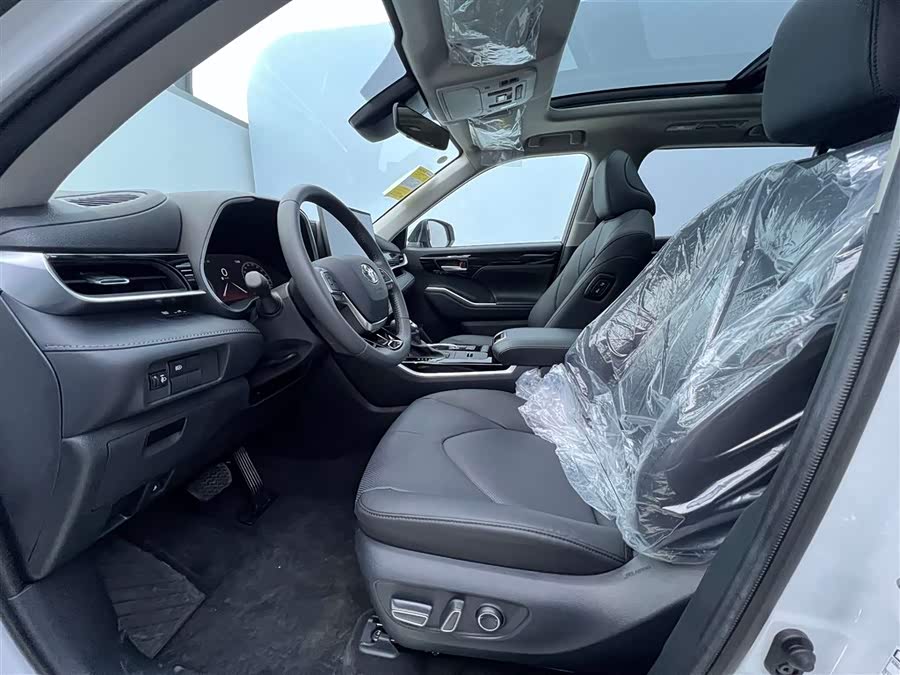 Toyota Highlander 2026 car image #16