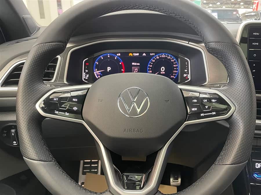 Volkswagen T-Roc 2024 car image #16