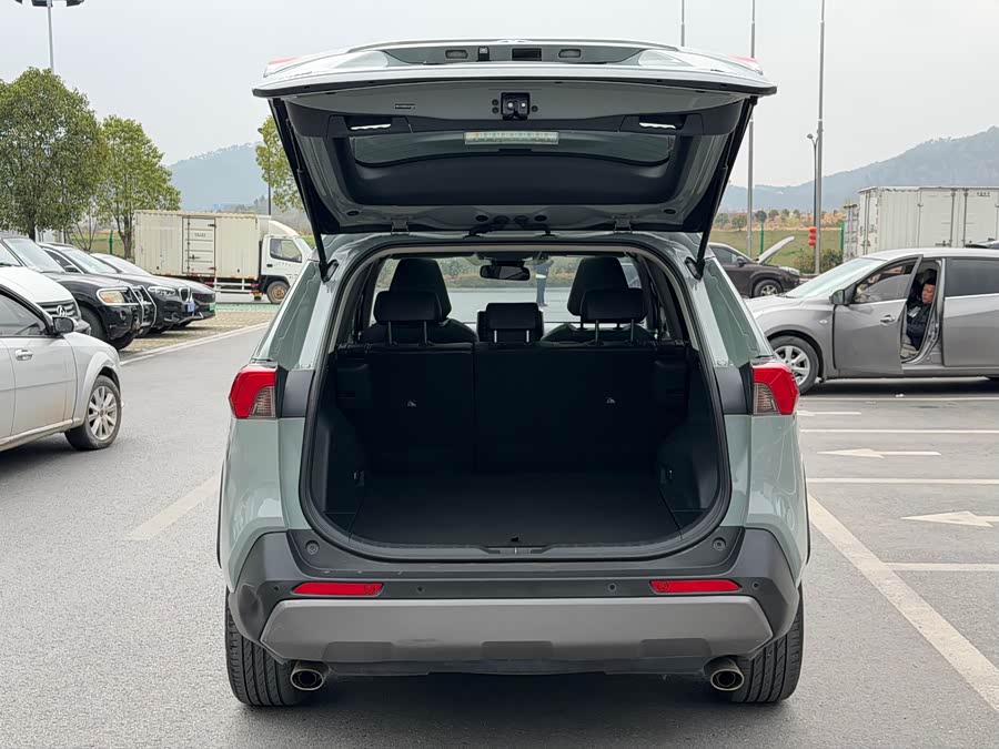 Toyota RAV4 2020 car image #16