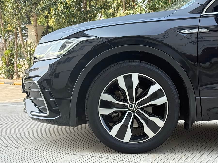 Volkswagen Tiguan L 2021 car image #16