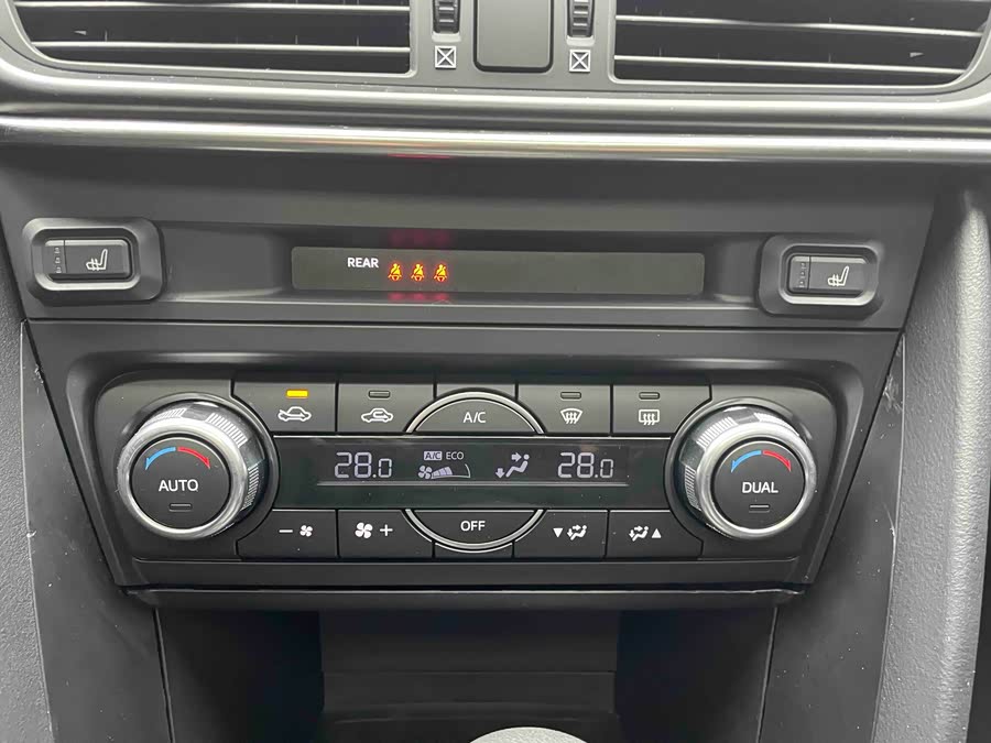 Mazda CX-4 2023 car image #16