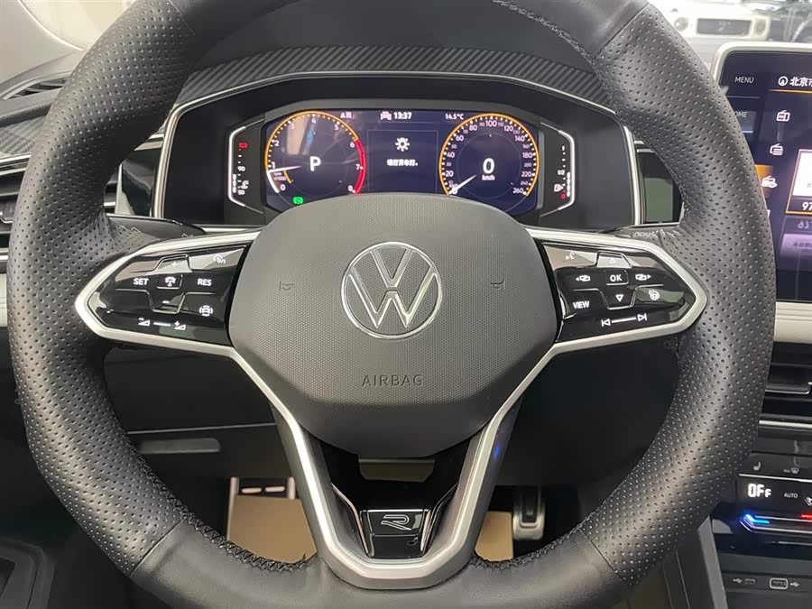 Volkswagen Tiguan L 2022 car image #16