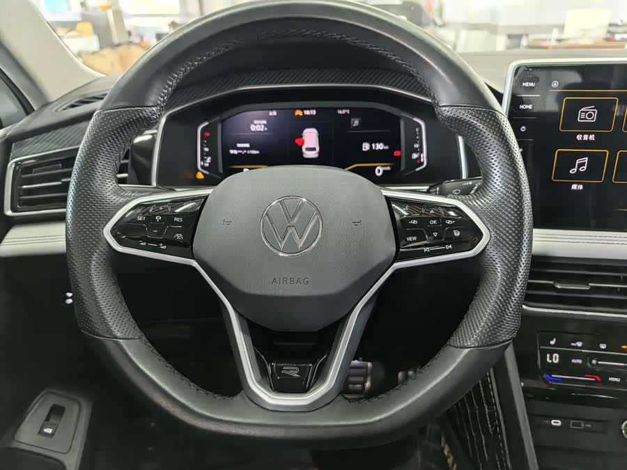 Volkswagen Tiguan L 2022 immagine di auto #16