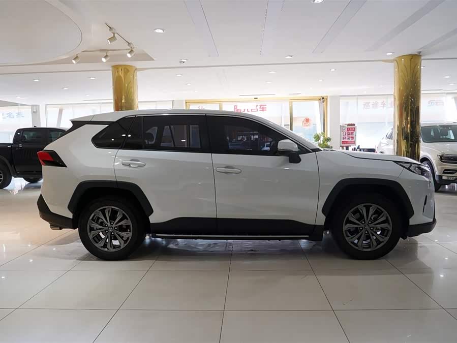 Toyota RAV4 2025 car image #16