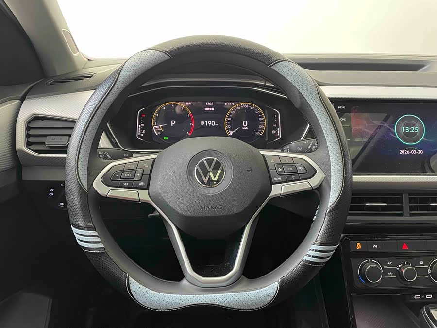 Volkswagen Tacqua 2023 car image #16