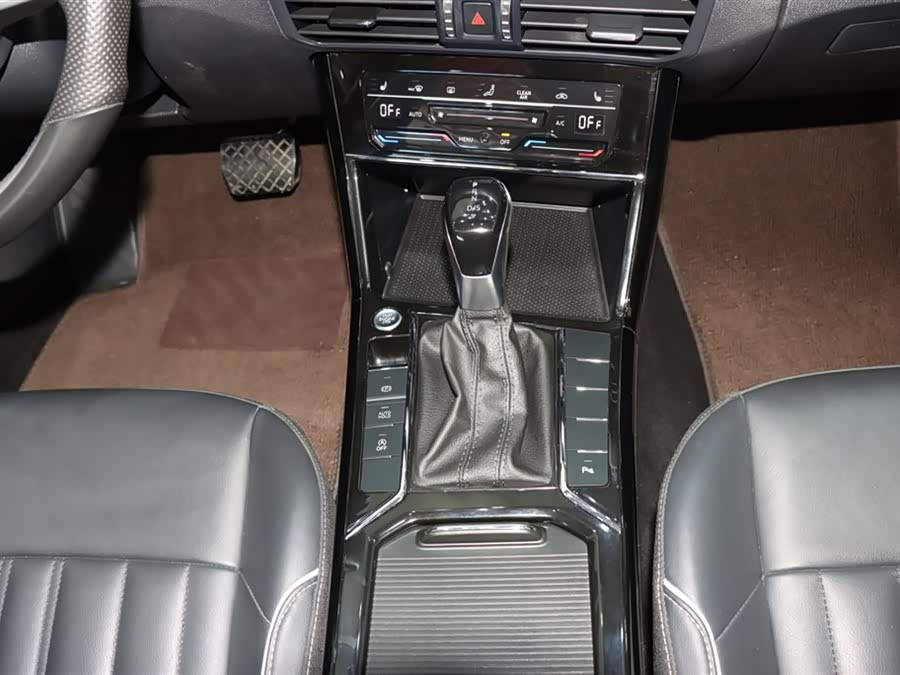 Volkswagen Passat 2023 car image #16