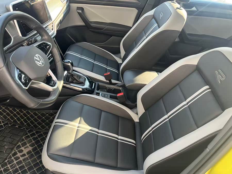 Volkswagen T-Roc 2023 car image #16