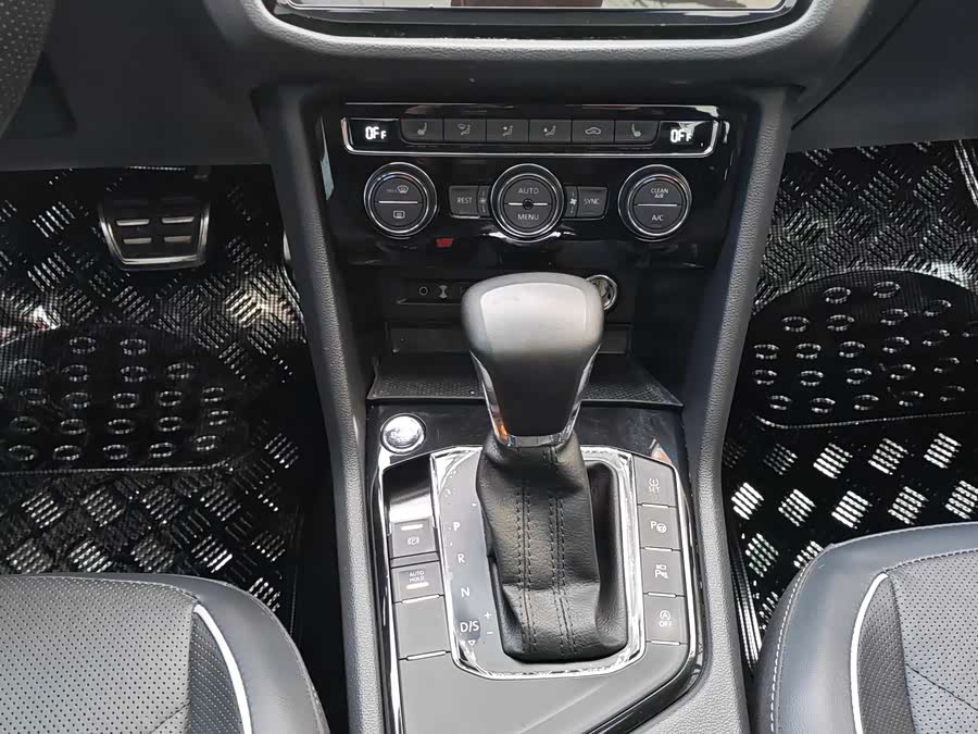 Volkswagen Tiguan L 2020 #16 Volkswagen Tiguan L 2020 car image #16