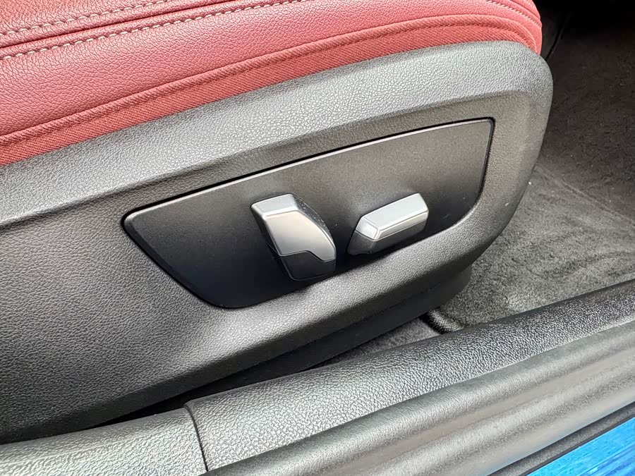 BMW 5 Series 2020 immagine di auto #16