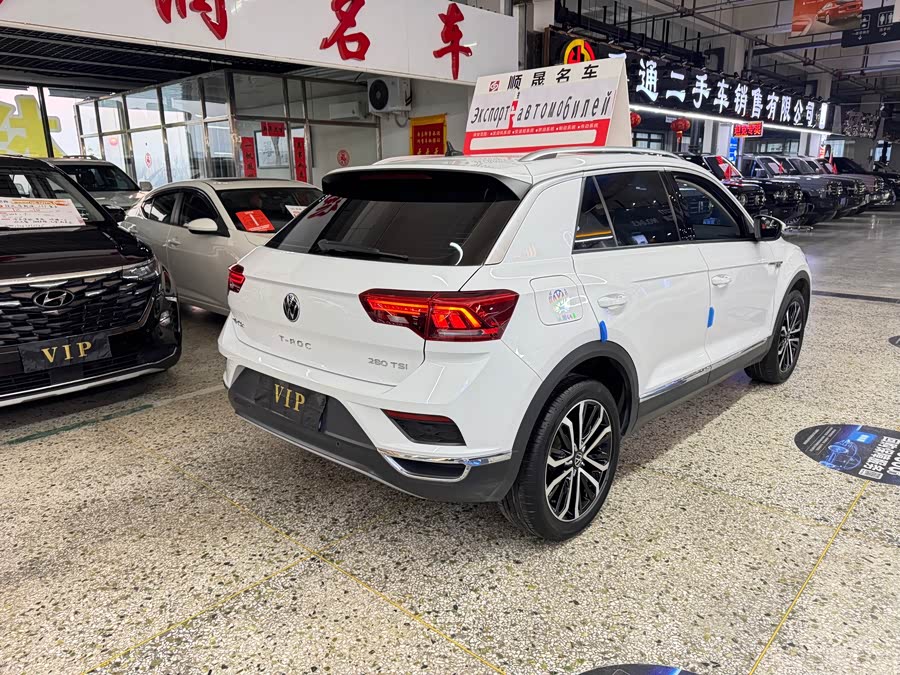 Volkswagen T-Roc 2022 car image #16