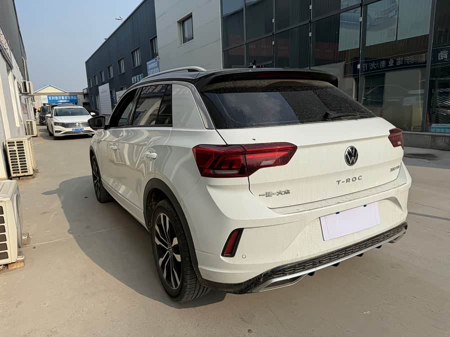 Volkswagen T-Roc 2022 car image #16