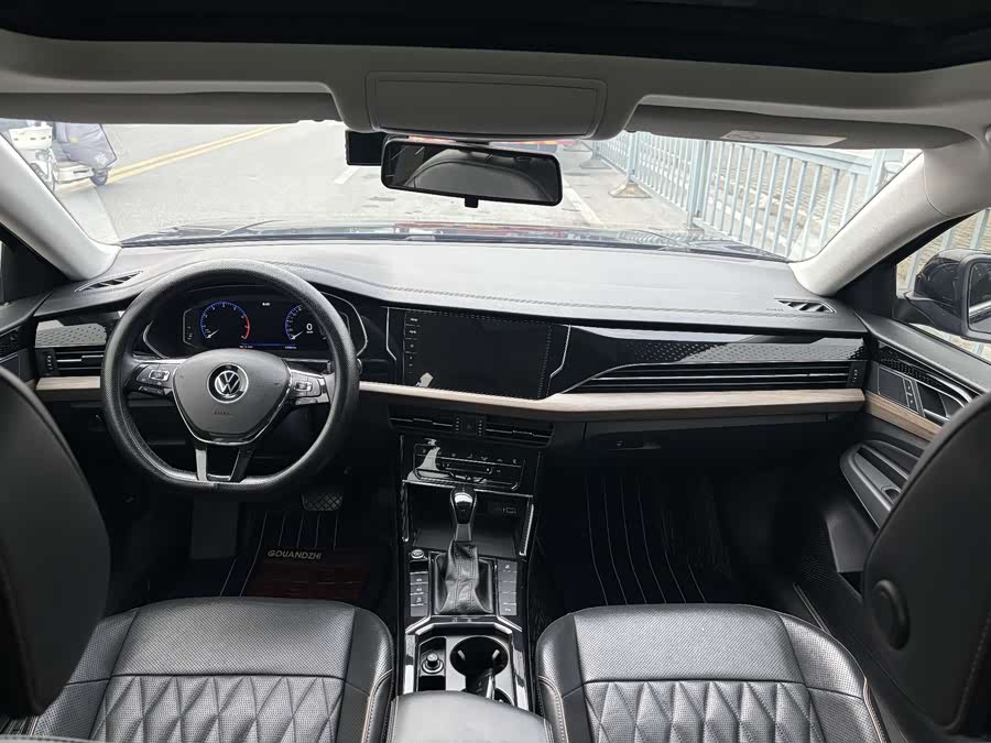 Volkswagen Passat 2021 car image #16