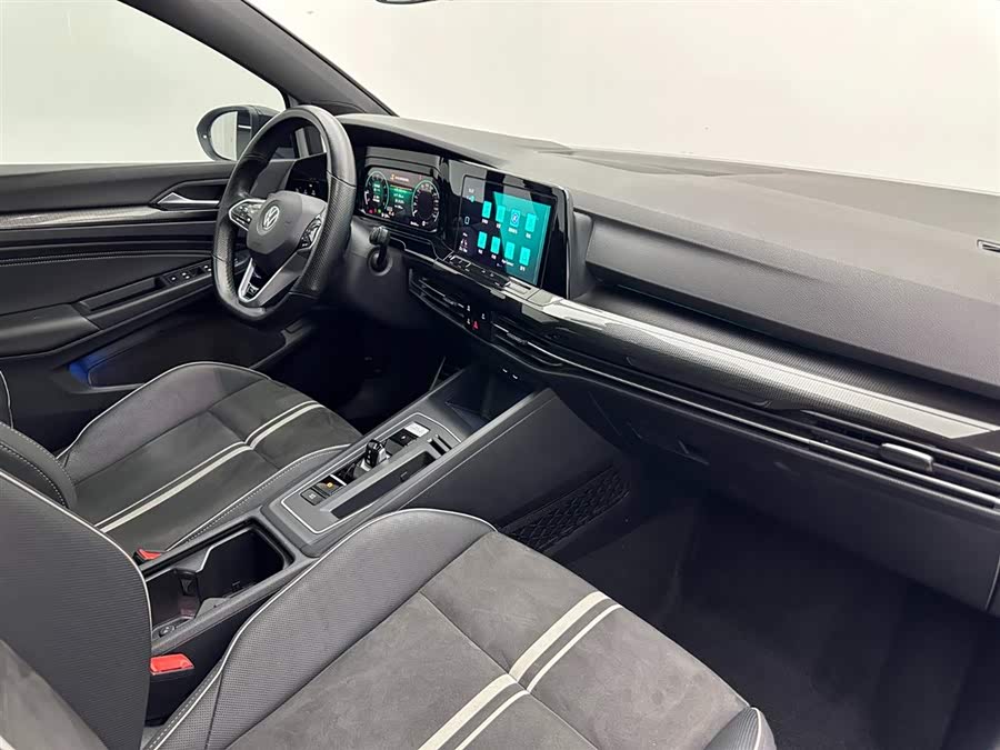 Volkswagen Golf 2020 car image #16