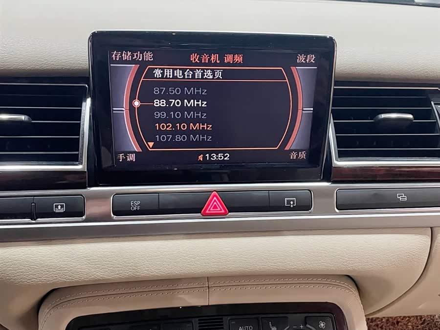 Audi A8 2010 imagem de carro #16