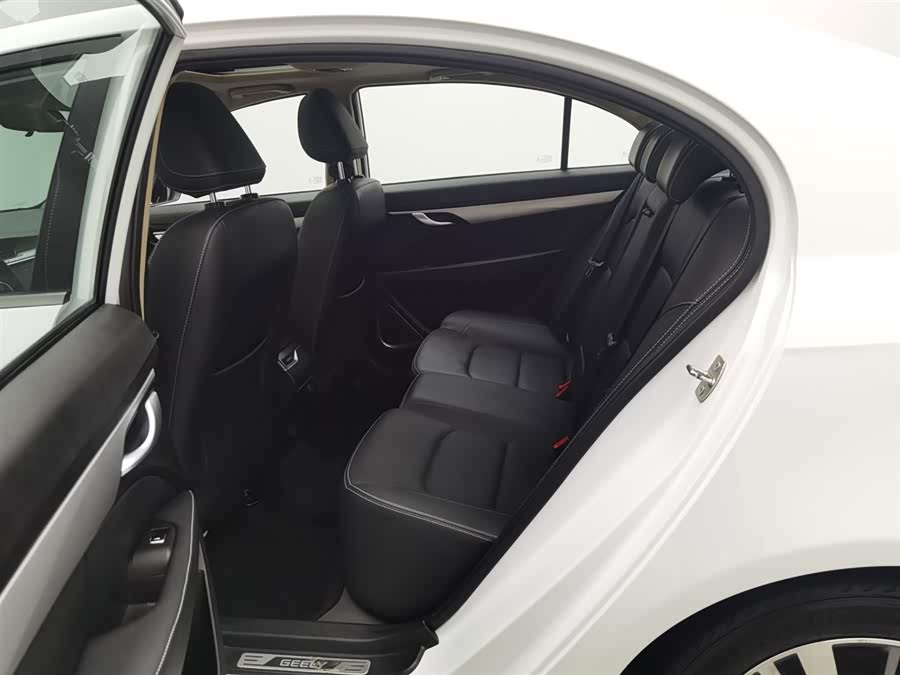 GEELY Emgrand 2018 car image #16