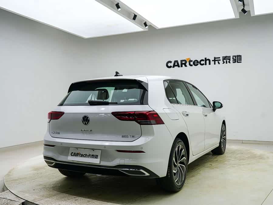 Volkswagen Golf 2022 car image #16