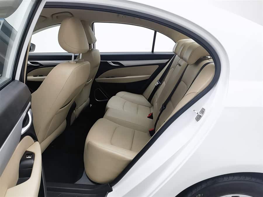 GEELY Emgrand 2019 car image #16