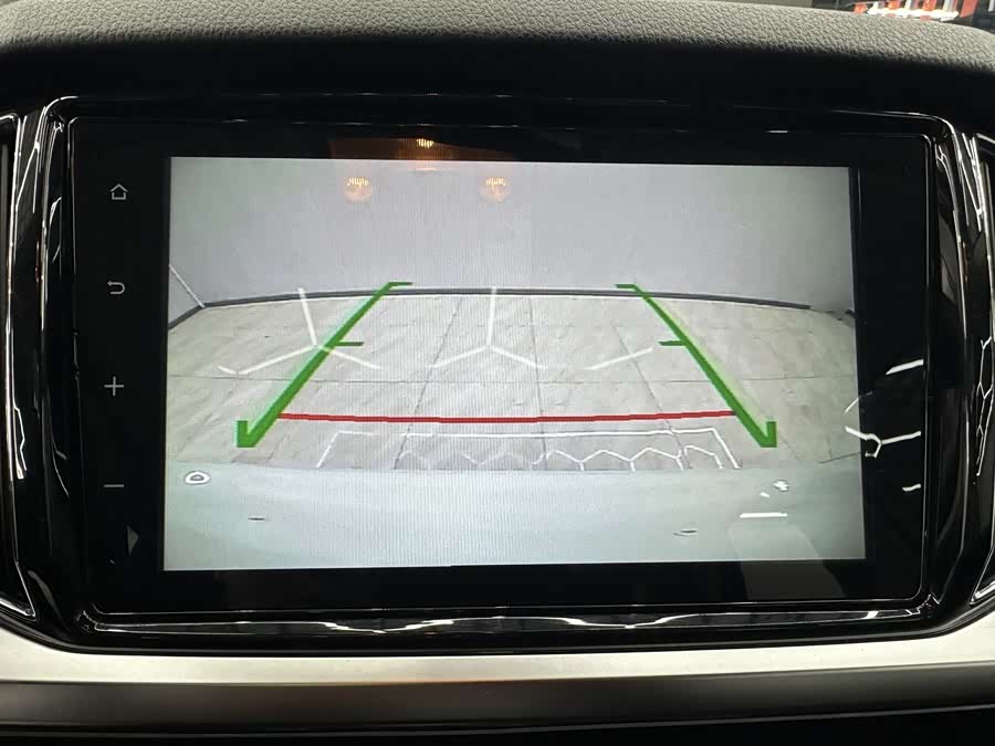 Skoda Kamiq 2023 immagine di auto #16