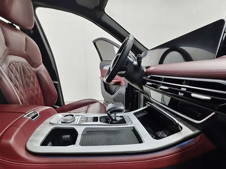 Jetour X70 PLUS 2023 car image #16