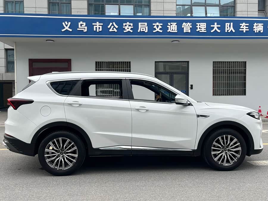 Jetour X70 PLUS 2024 car image #16