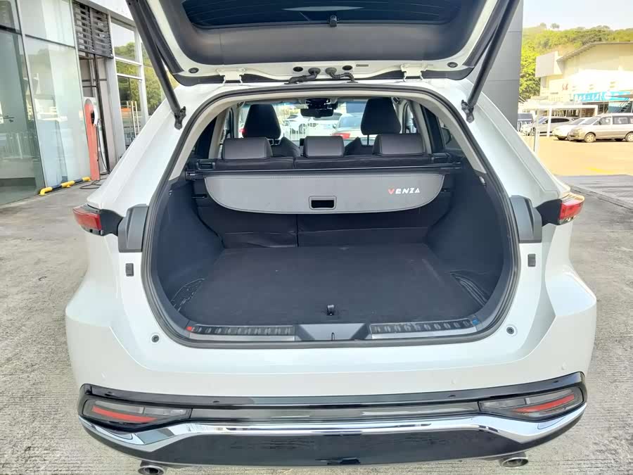 Toyota Venza 2023 car image #16