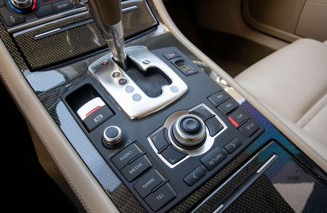 Audi S8 2009 car image #16