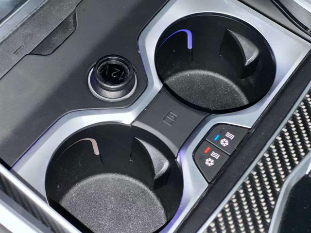 BMW XM 2025 car image #16