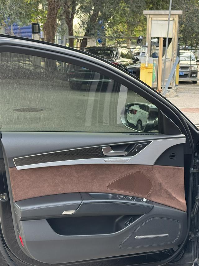 Audi S8 2014 car image #16