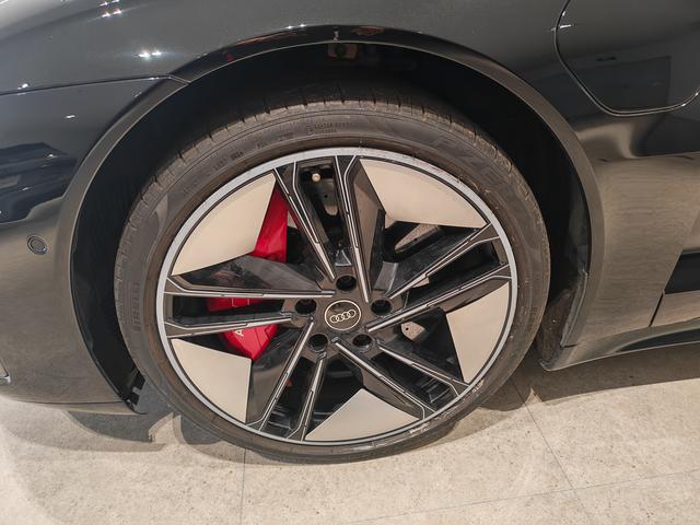 Audi RS e-tron GT 2025 #16 Audi RS e-tron GT 2025 car image #16