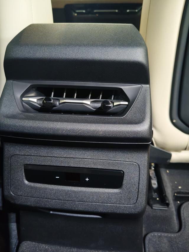 Audi Q6L Sportback e-tron 2025 car image #16