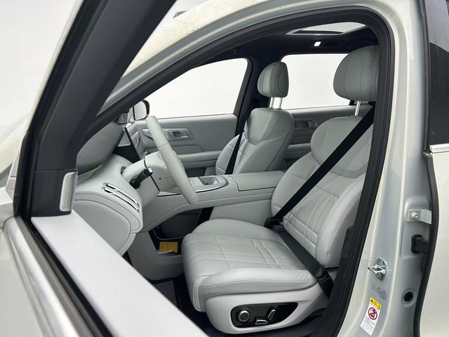 Deepal S09 2025 car image #16