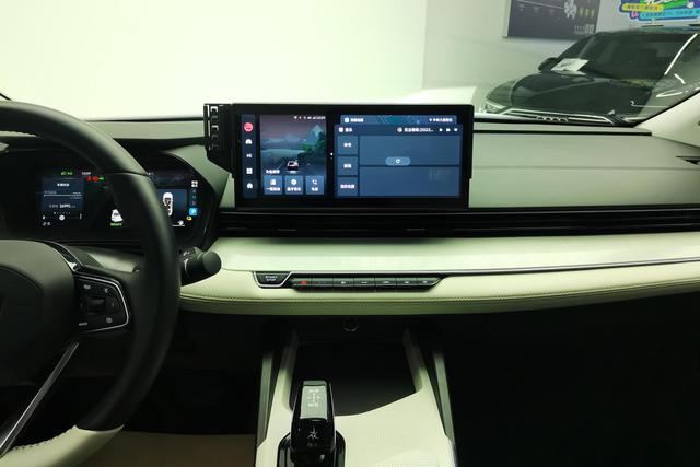 GEELY Emgrand L HiP 2022 #16 GEELY Emgrand L HiP 2022 صورة سيارة #16