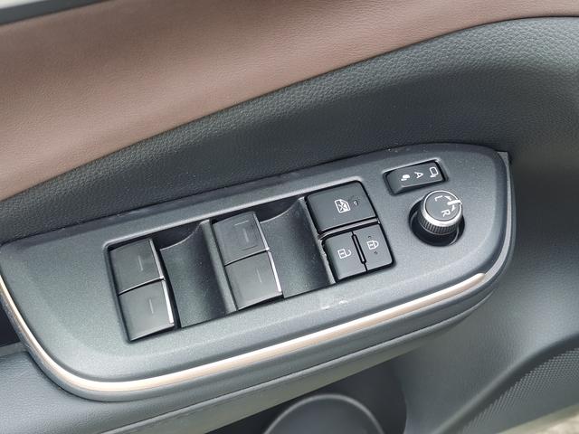 Toyota CrownSportCross 2023 image de voiture #16