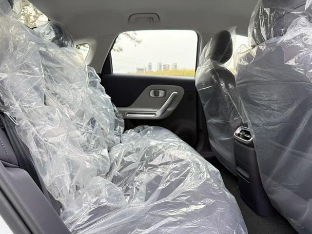 零跑汽车 零跑B01 汽车图片 #16