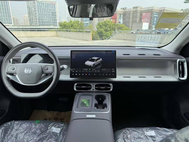 零跑汽车 零跑B01 汽车图片 #16