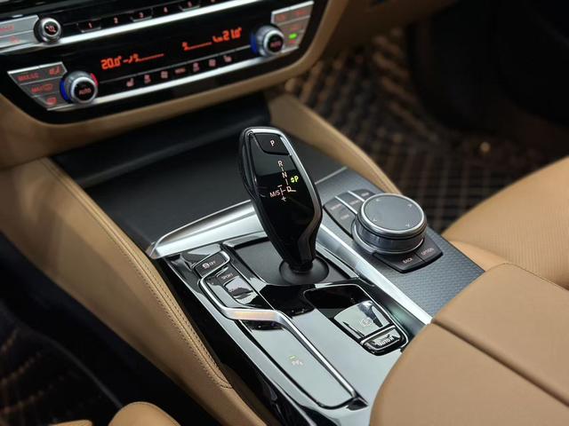 BMW 5 Series (Imported) 2021 immagine di auto #16