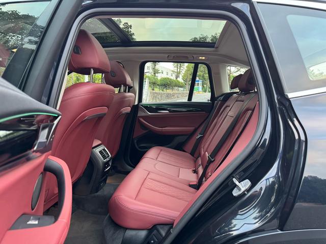 BMW iX3 2024 صورة سيارة #16