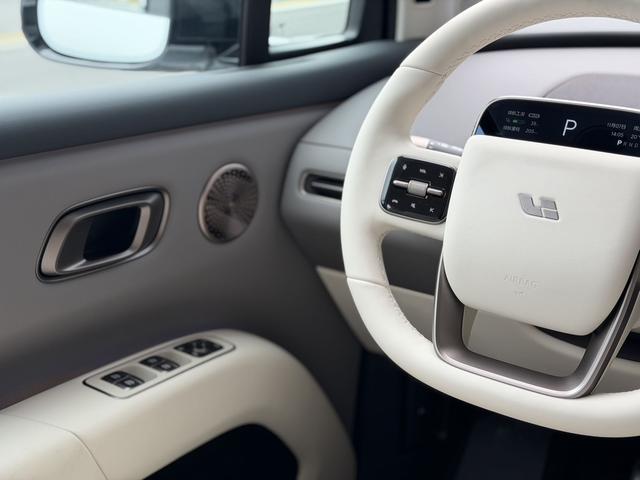 Li i8 2025 image de voiture #16