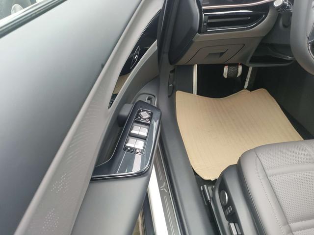 HongQi EH7 2024 #16 HongQi EH7 2024 car image #16