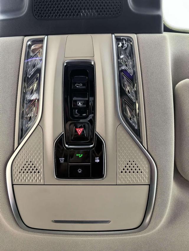 HongQi HS3 PHEV 2024 car image #16